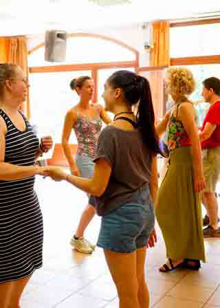 Cours de Danse en Ligne, Colonie de vacances Ulysséo, Danse collective en ligne
